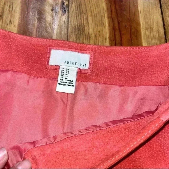 Forever 21 Pink Suede, lined , scalloped hem, side zip, shorts - Picture 3 of 7